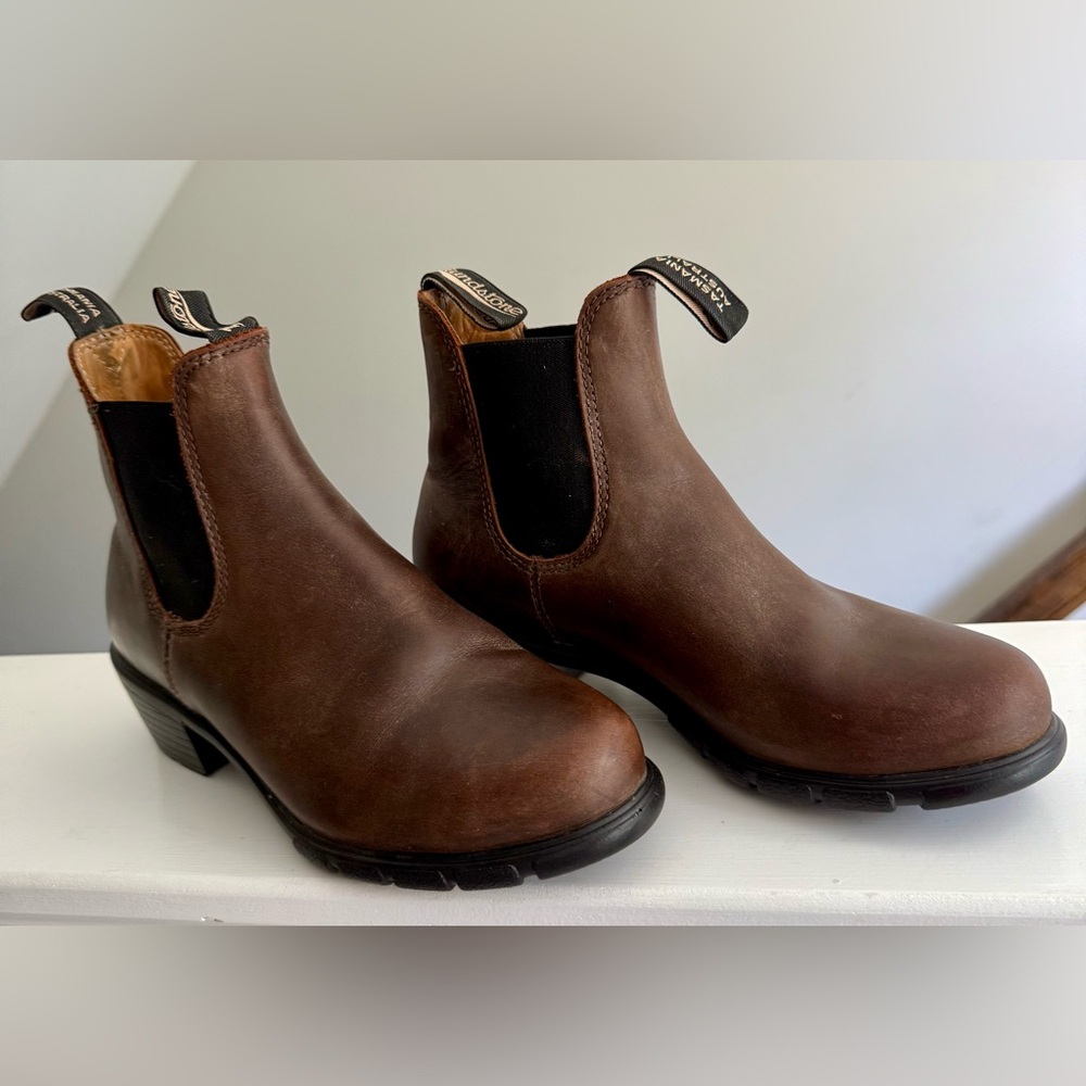 Blundstone # 1671 Brown Leather Boots - size 8
